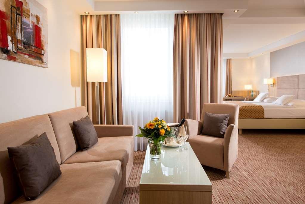 Best Western Hotel Brunnenhof Weibersbrunn Quarto foto